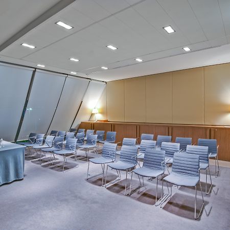 Hotel Crowne Plaza Belgrade By Ihg Esterno foto