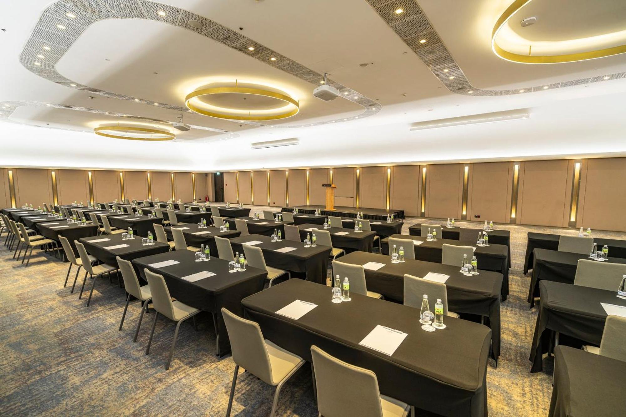 Hotel Crowne Plaza Belgrade By Ihg Esterno foto