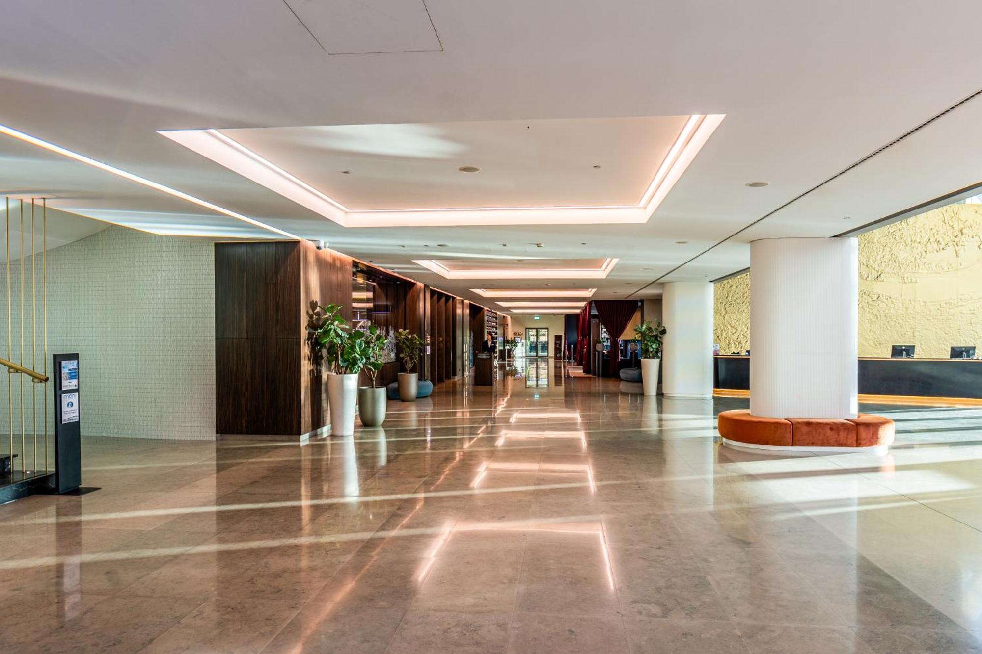 Hotel Crowne Plaza Belgrade By Ihg Esterno foto