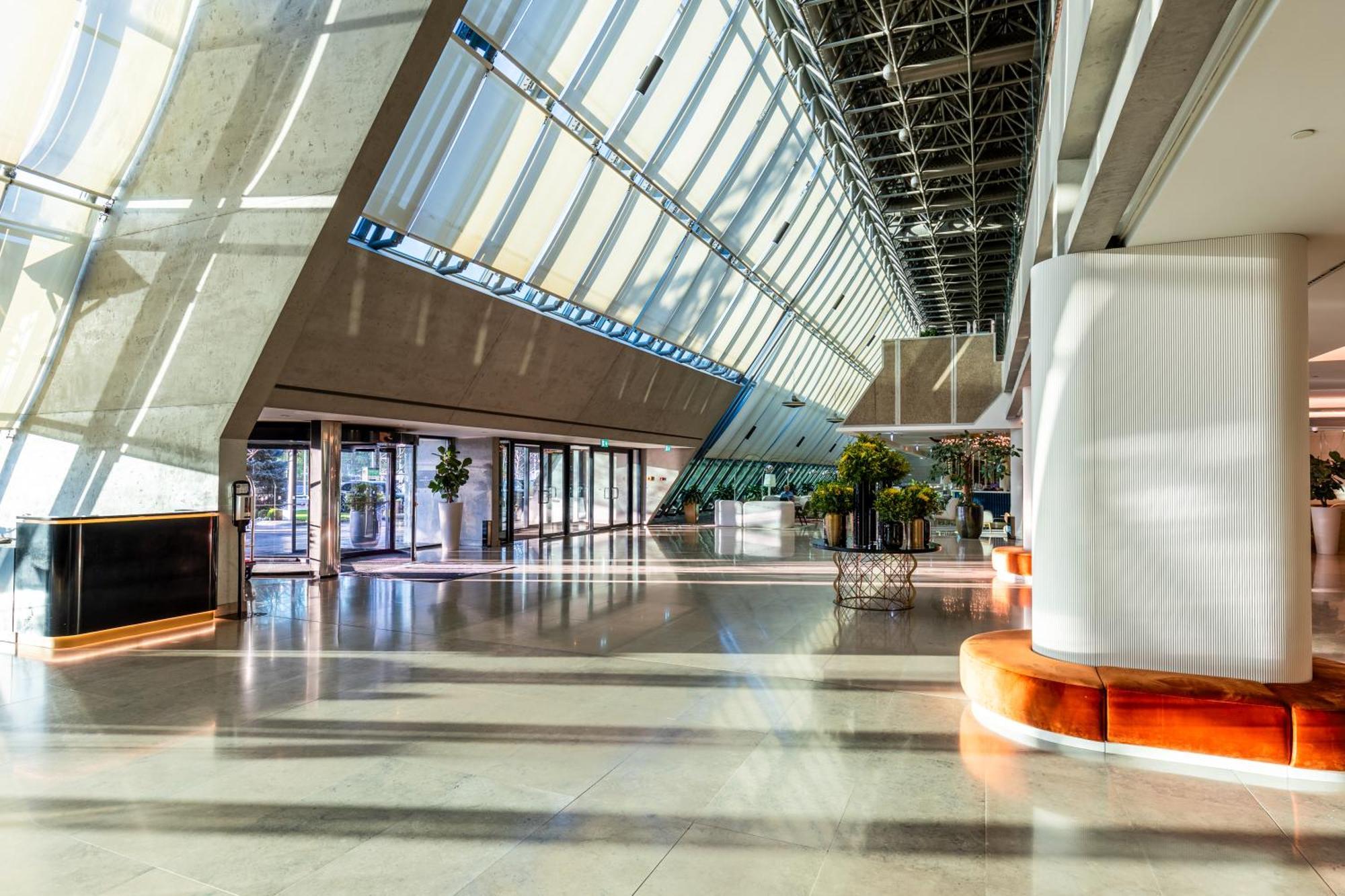 Hotel Crowne Plaza Belgrade By Ihg Esterno foto