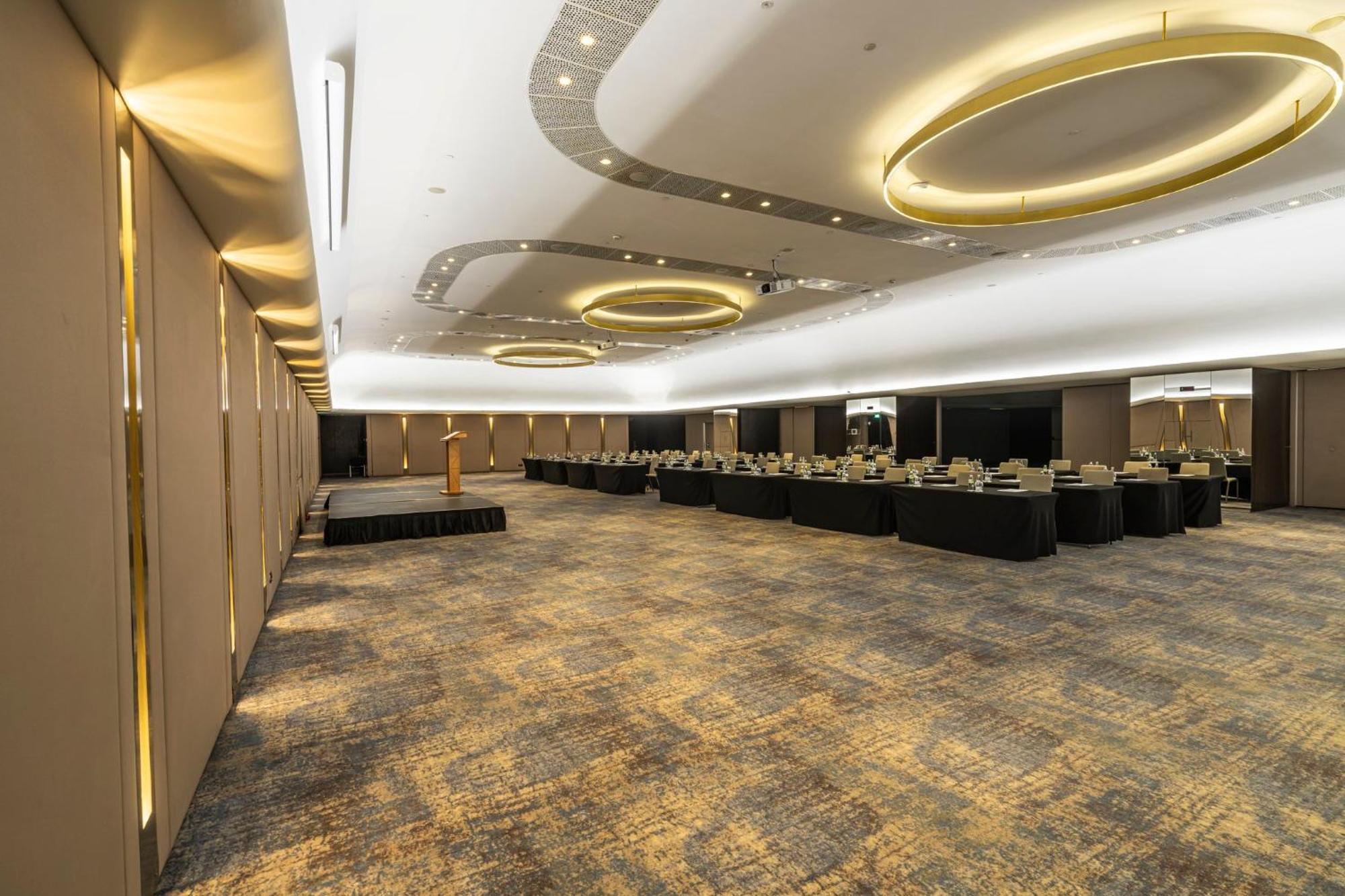 Hotel Crowne Plaza Belgrade By Ihg Esterno foto