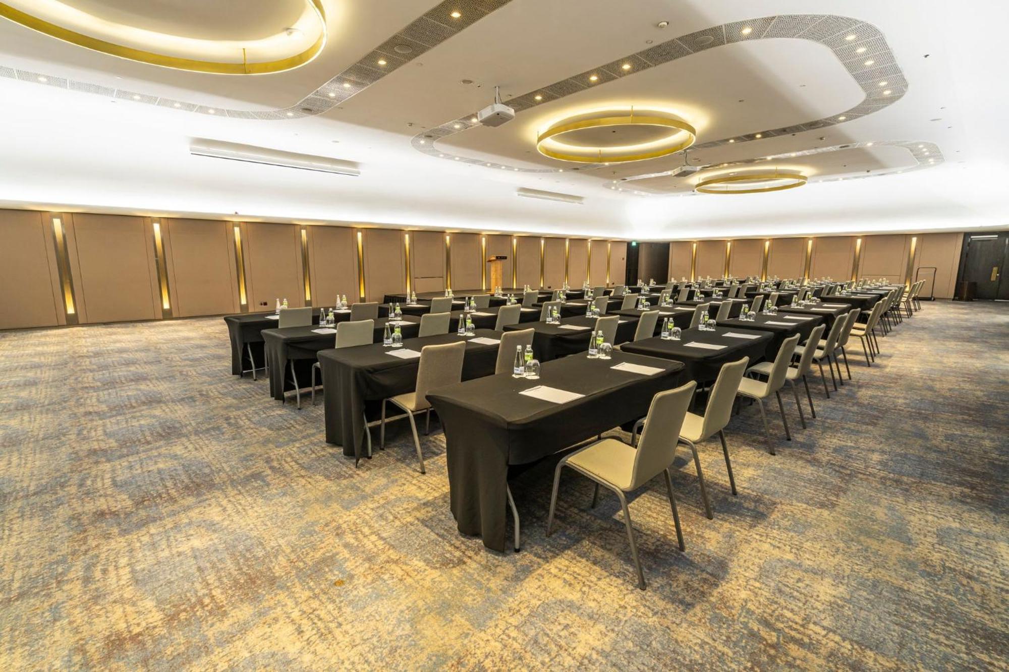 Hotel Crowne Plaza Belgrade By Ihg Esterno foto