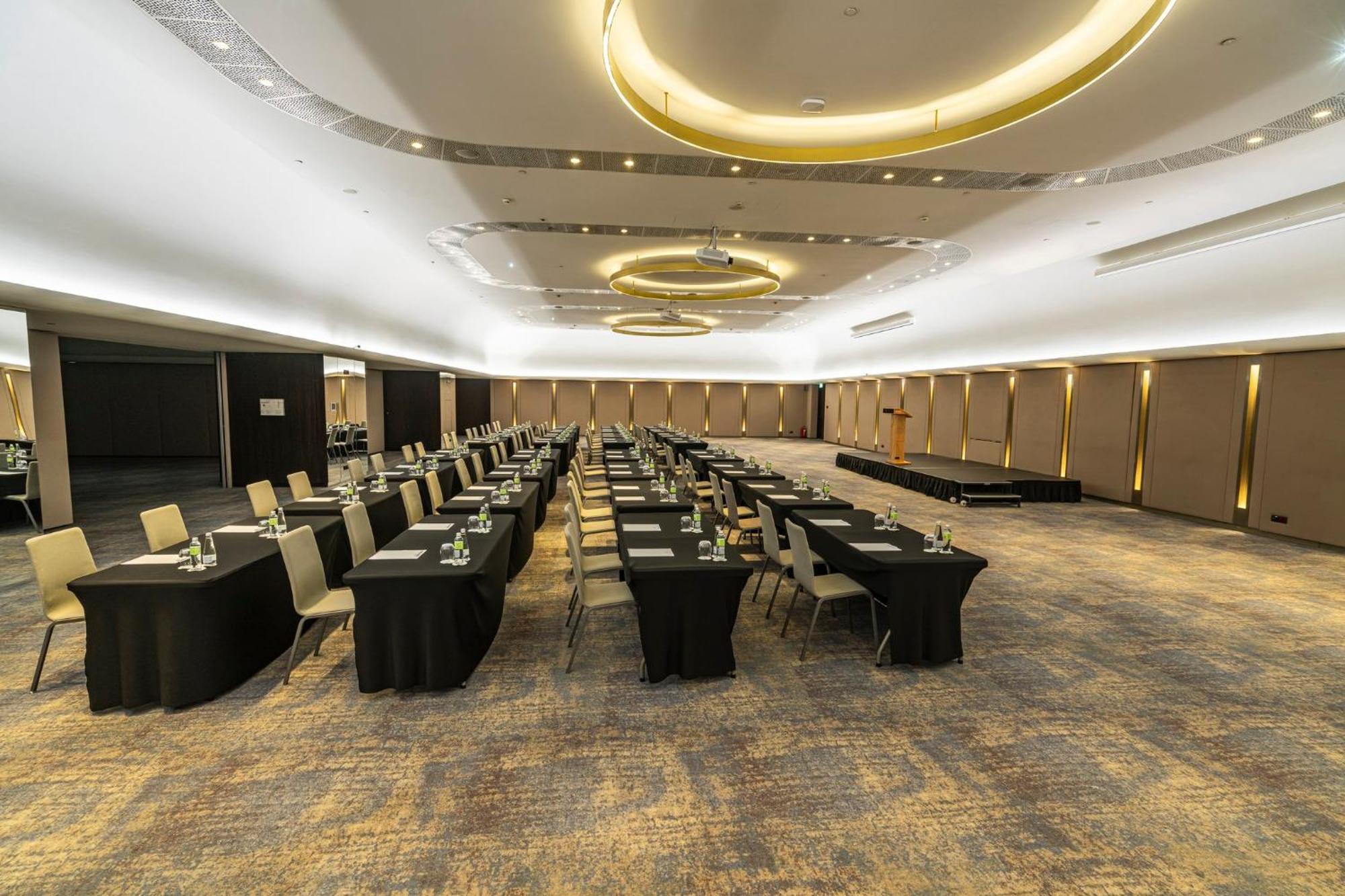 Hotel Crowne Plaza Belgrade By Ihg Esterno foto