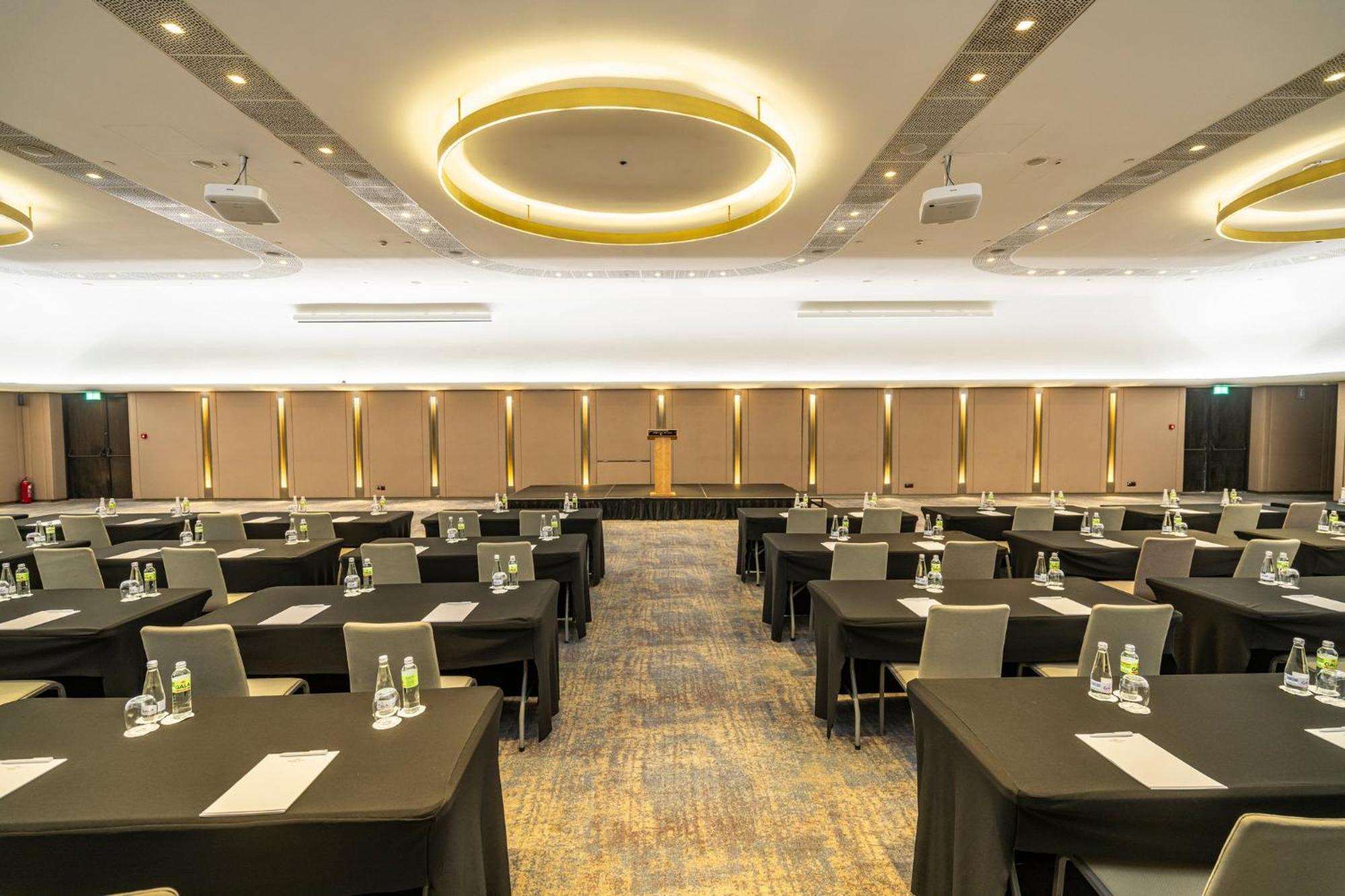 Hotel Crowne Plaza Belgrade By Ihg Esterno foto